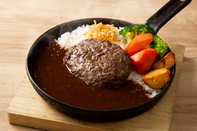 人気メニューが同時に楽しめる“ハンバーグカレー”