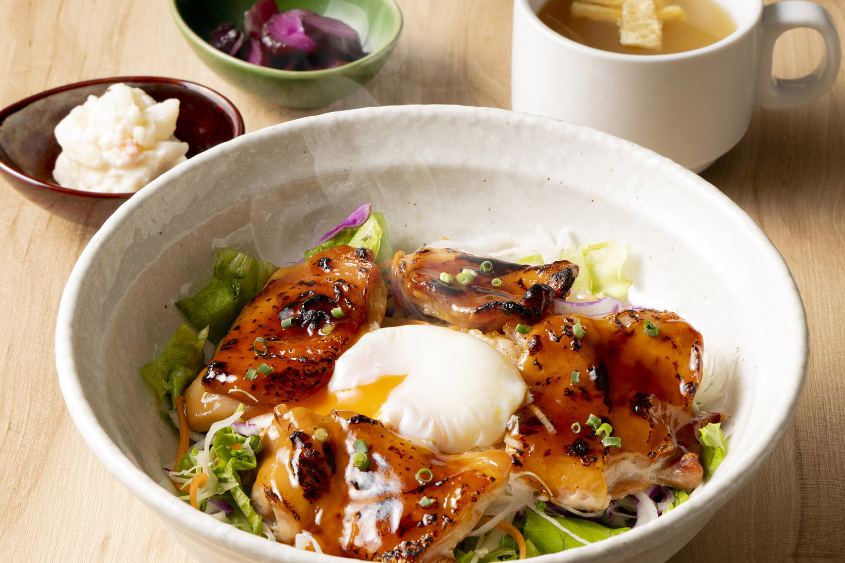【期間限定】錦爽鶏と温玉が相性抜群な新メニュー登場！
