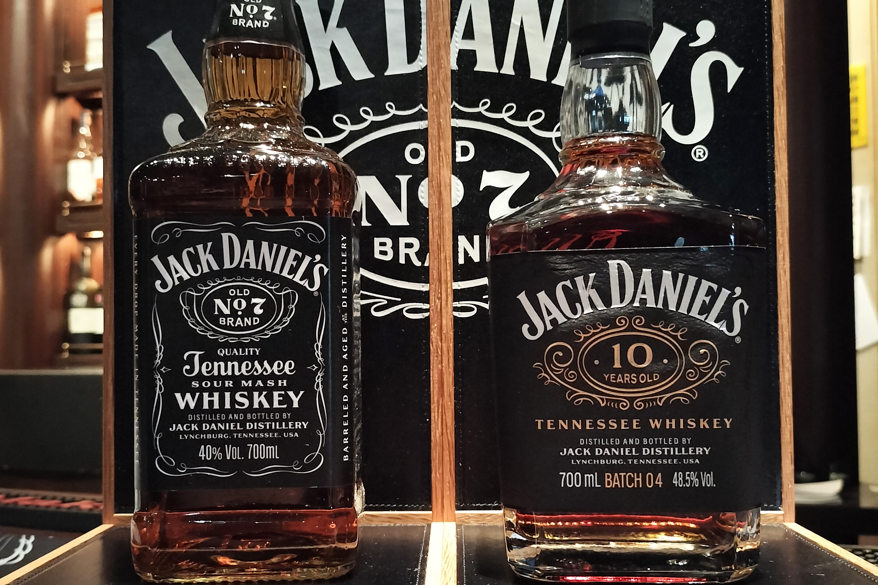 【ウイスキー入荷のご案内】ジャックダニエル10年と葉巻の饗宴