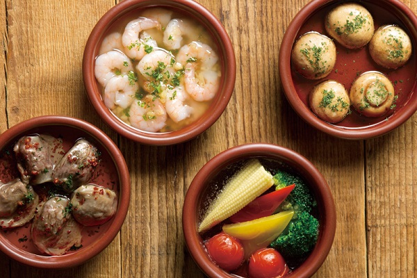 【おすすめ】香り立つオイルと素材の旨み、アヒージョ4種