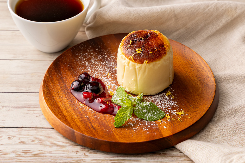 【おすすめ】とろける触感と濃厚なチーズのハーモニー「バスク風チーズケーキ」