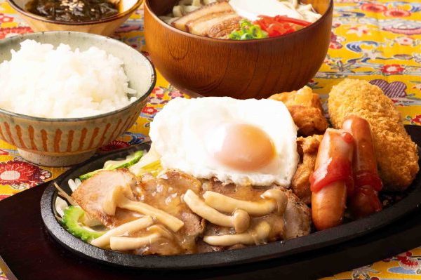 【新ランチメニュー】「沖縄の定食屋定番ボリュームランチ」