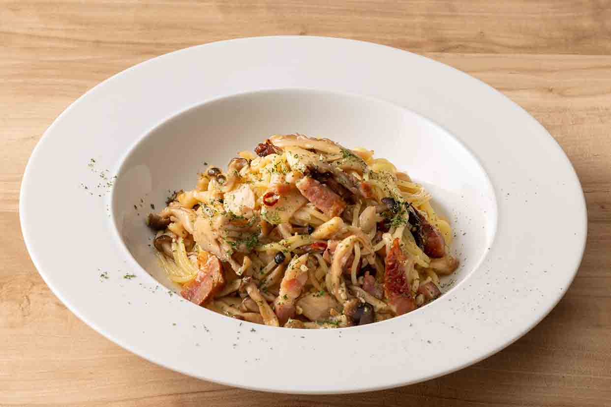 【新登場】旨味と食感が重なるひと皿──「きのこと黒豚パンチェッタのペペロンチーノ」