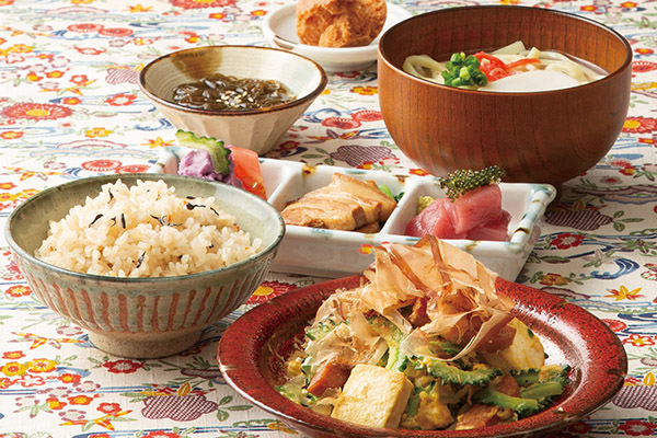 【土日祝限定】おすすめ沖縄定食「美食膳」登場！