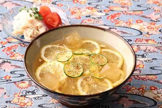 夏季限定のおすすめランチ「冷やしレモンそば」