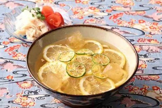 夏のおすすめ沖縄そば「冷やしレモンそば」